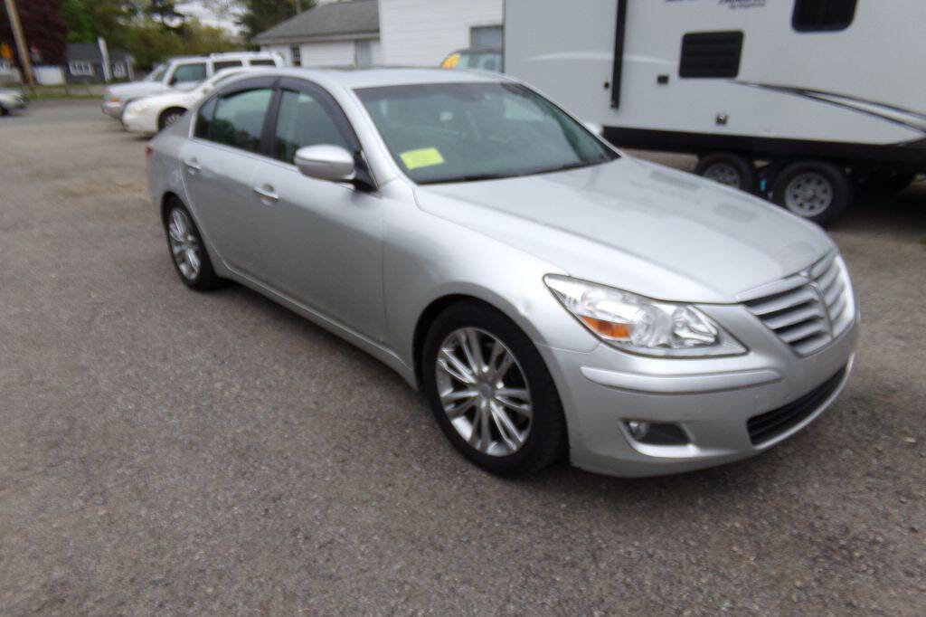 Used 2009 Hyundai Genesis 4.6 w/ Technology Pkg 5 RWD image 3
