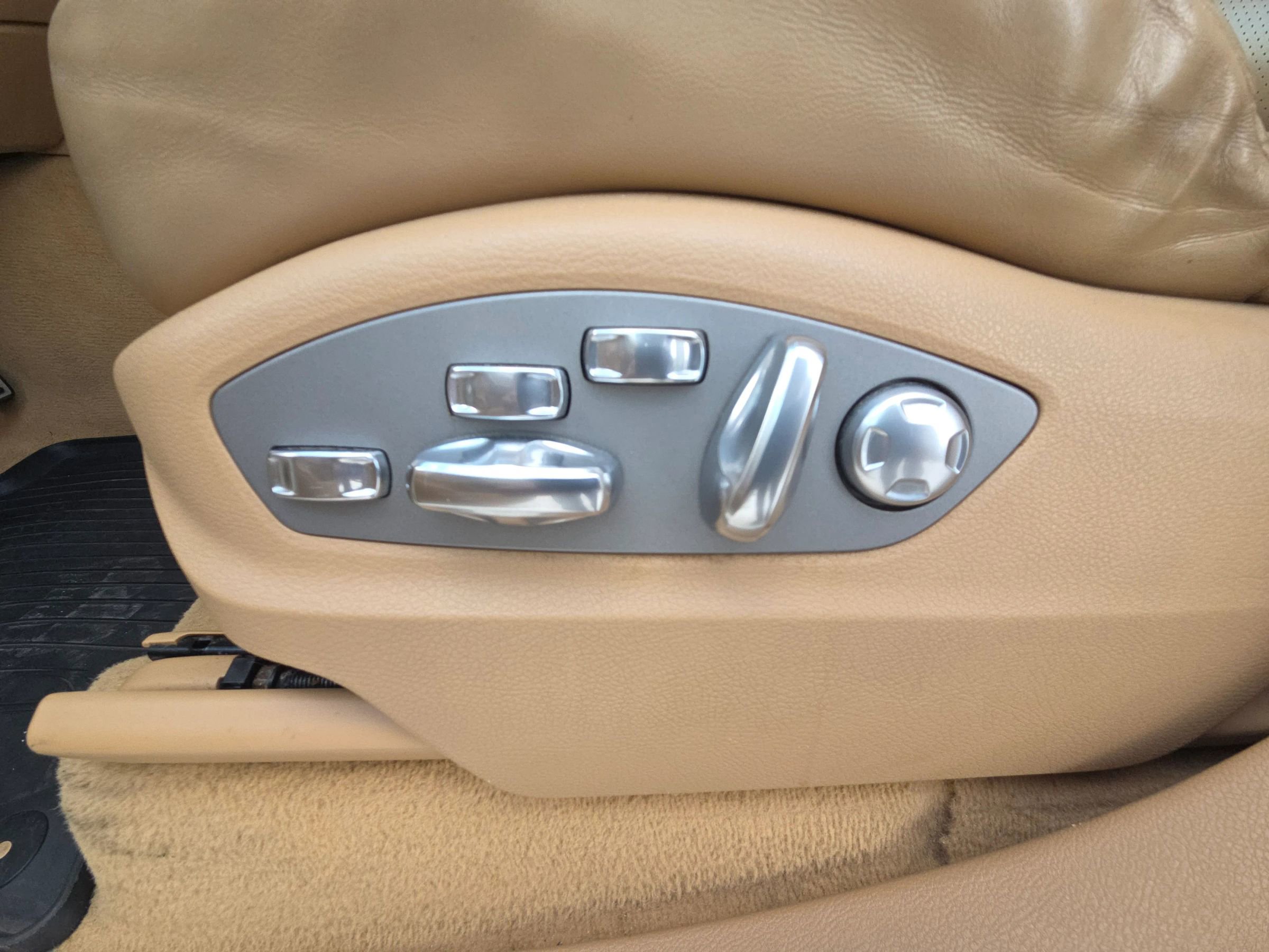 Used 2011 Porsche Cayenne Turbo AWD/4WD image 33