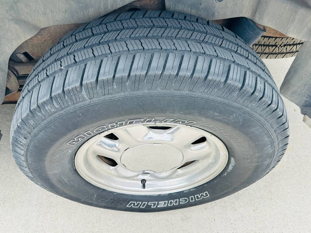 Used 2003 GMC Yukon XL SLT w/ 1SD Preferred Equipment Group RWD image 28