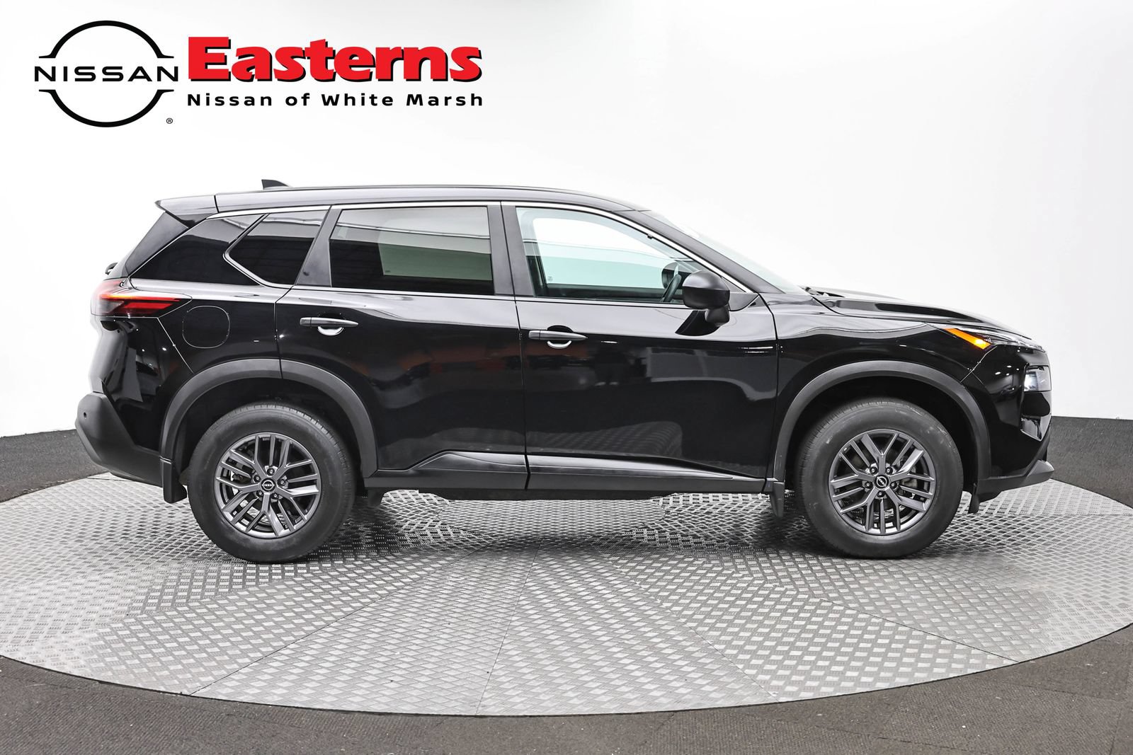 Used 2023 Nissan Rogue S AWD/4WD image 4