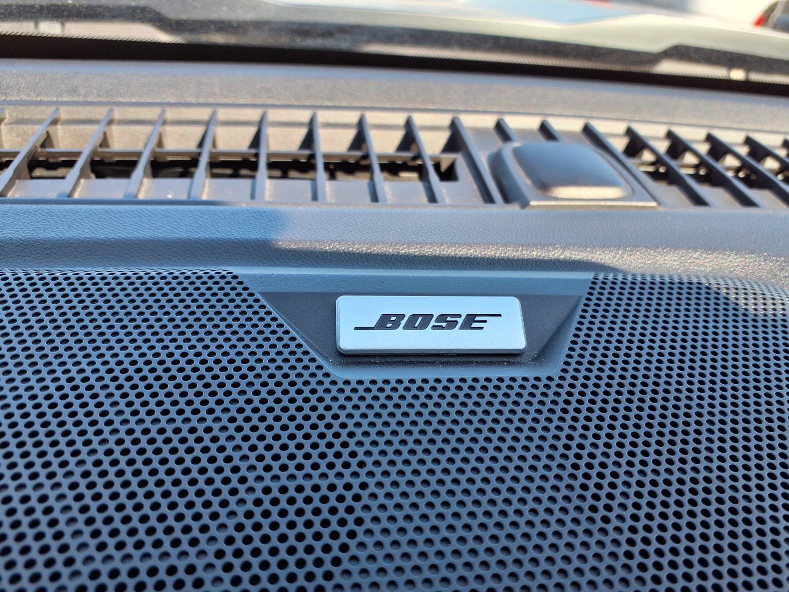 Used 2024 Chevrolet Colorado ZR2 w/ Technology Package AWD/4WD image 16