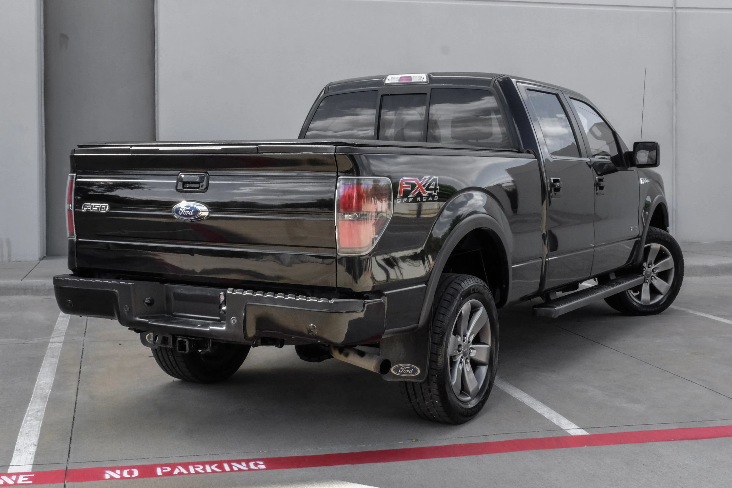 Used 2014 Ford F150 FX4 w/ Equipment Group 402A Luxury AWD/4WD image 10
