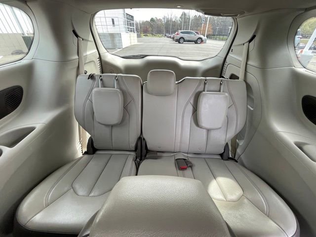 Used 2017 Chrysler Pacifica Touring-L Plus image 22