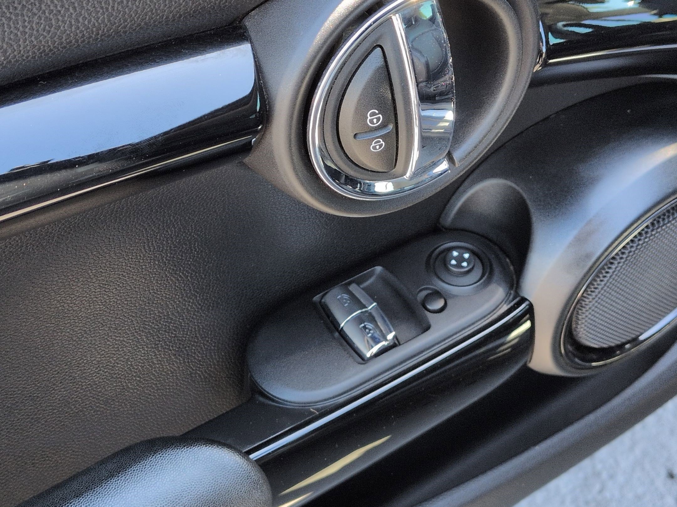 Used 2022 MINI Cooper SE FWD image 15