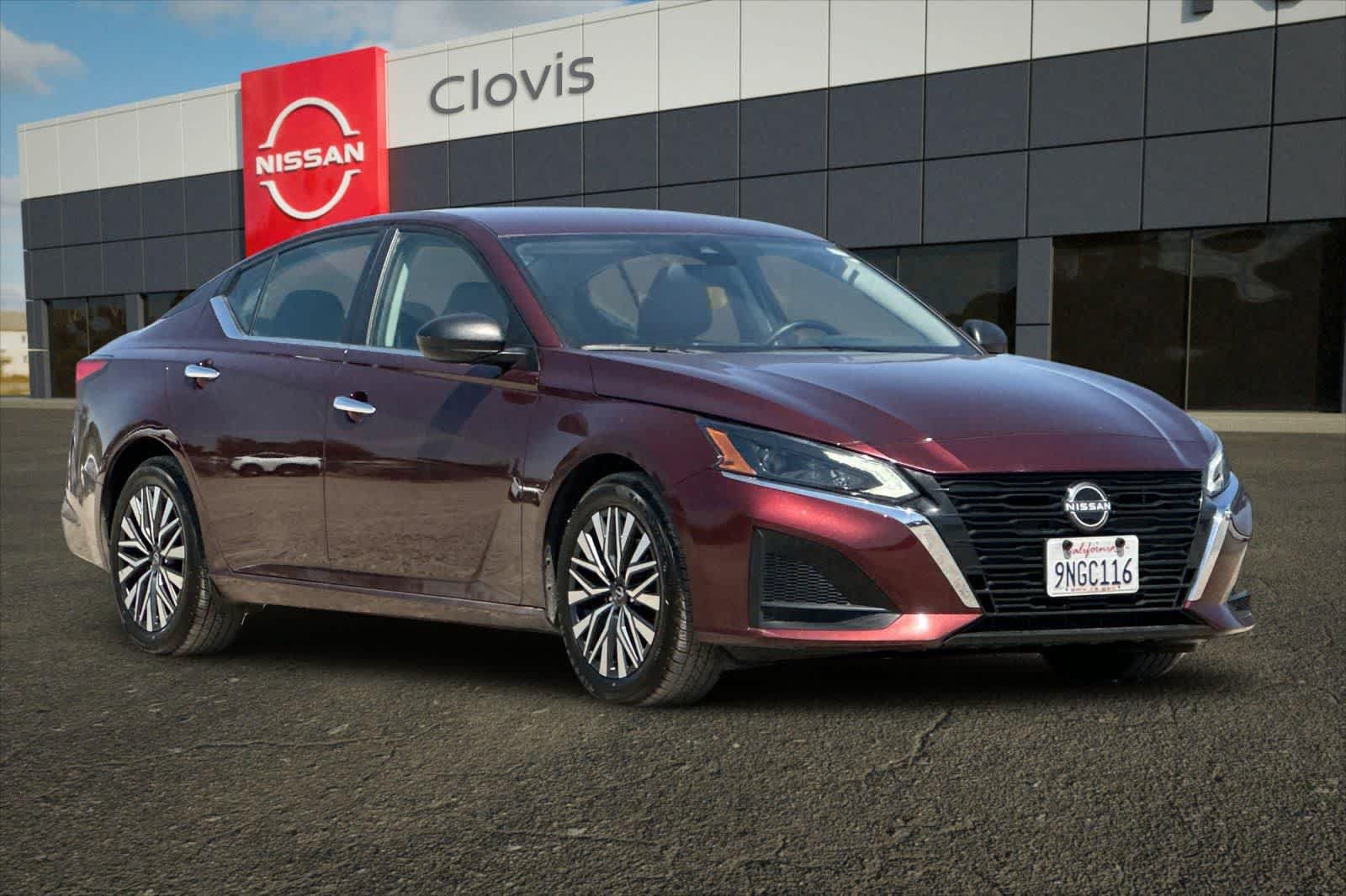 Used 2025 Nissan Altima 2.5 SV FWD image 9