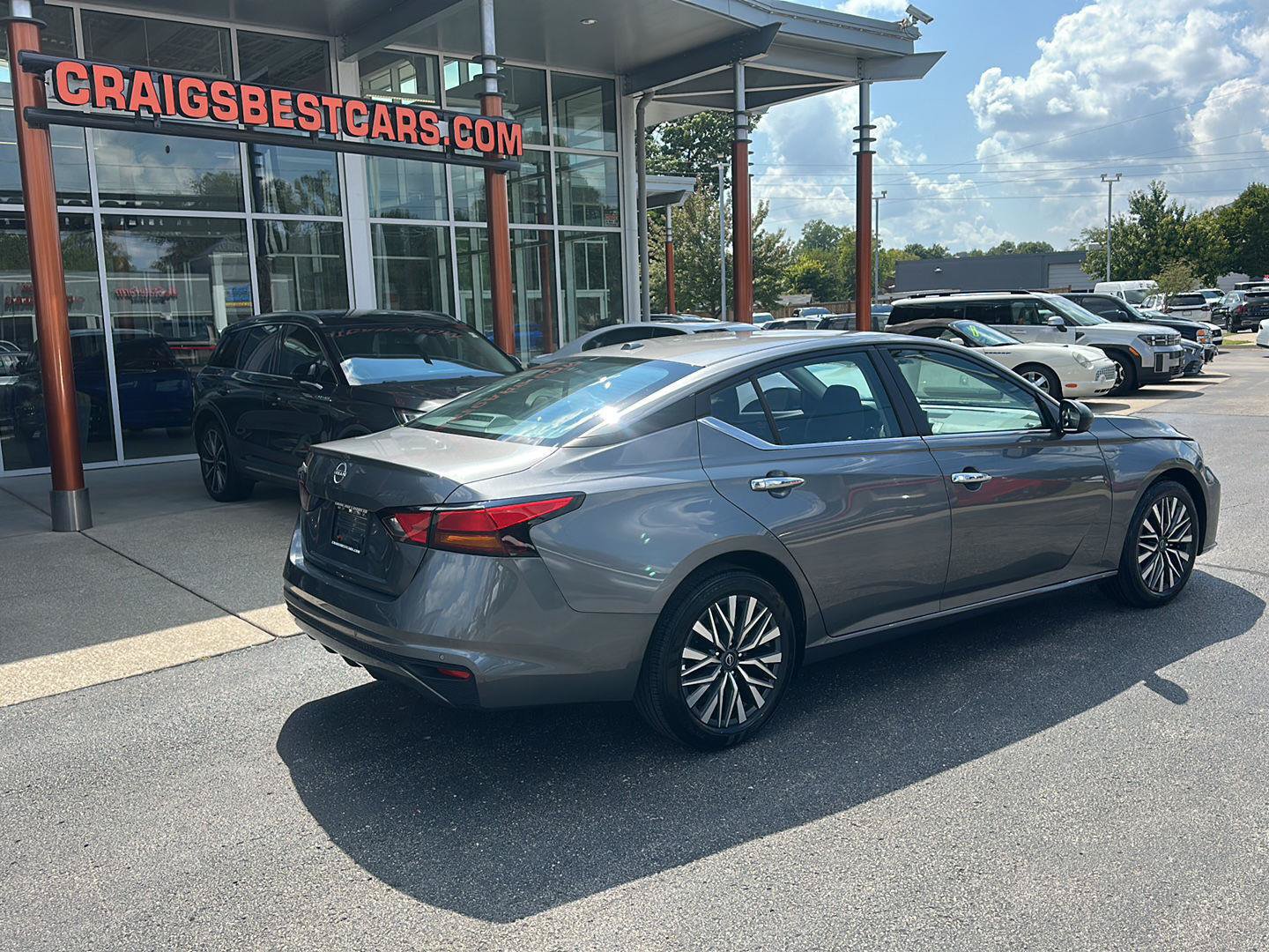 Used 2025 Nissan Altima 2.5 SV FWD image 3