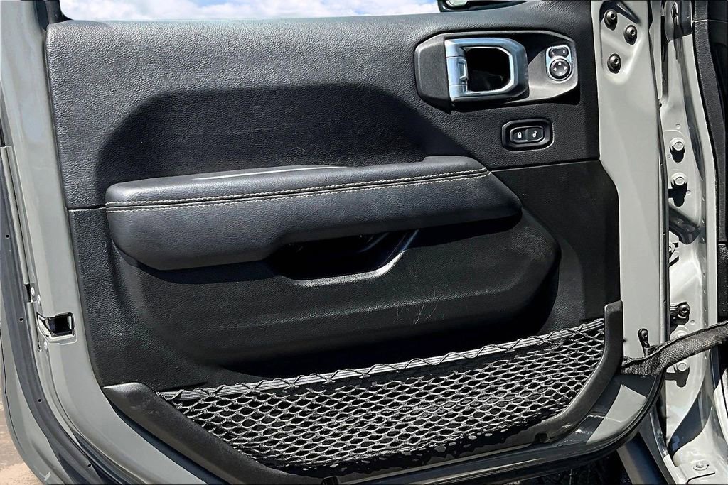 Used 2022 Jeep Gladiator Rubicon w/ LED Lighting Group AWD/4WD image 23