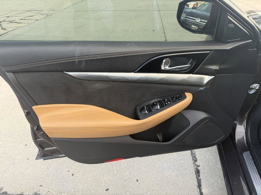 Used 2016 Nissan Maxima SR FWD image 9