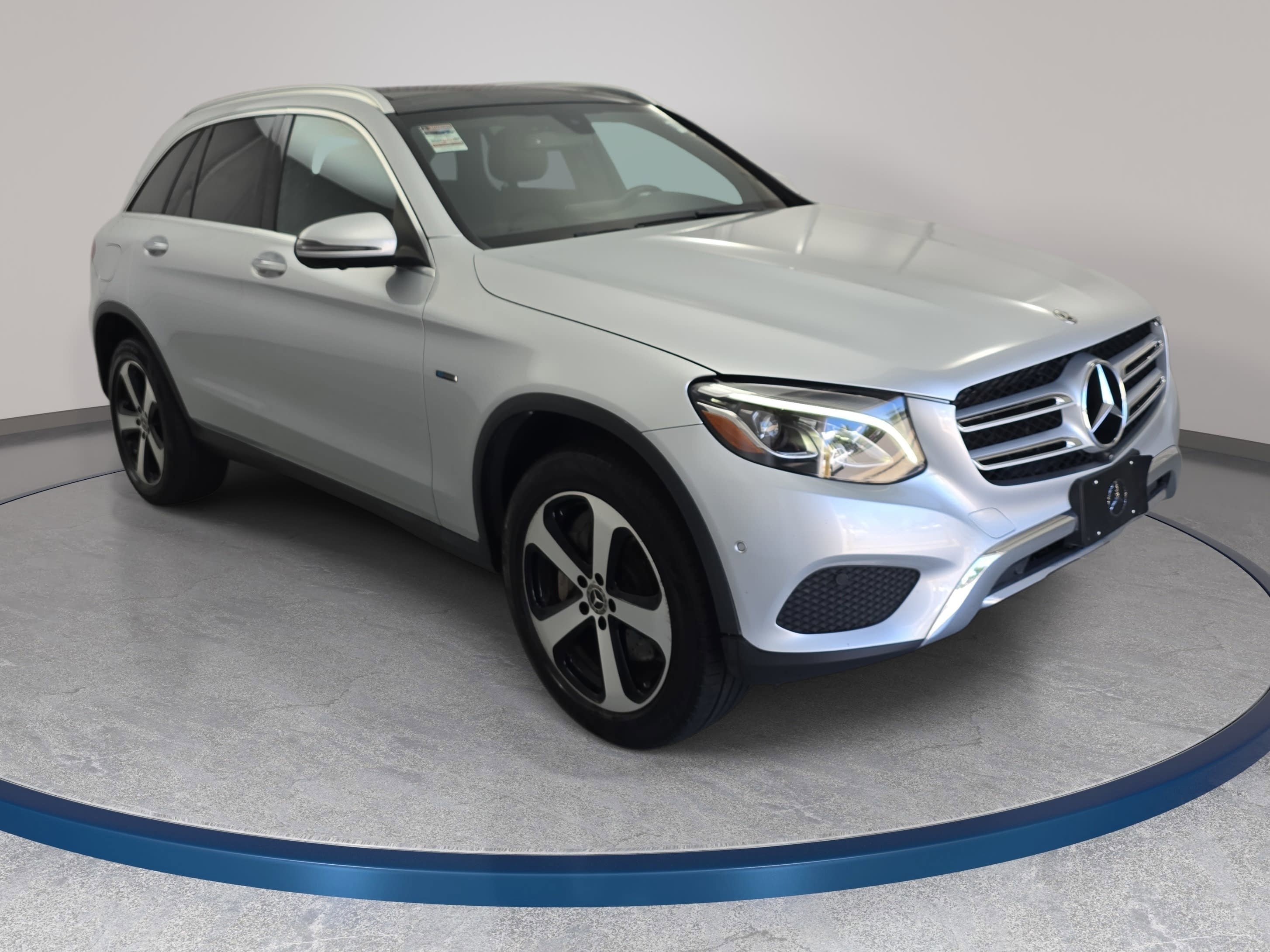 Used 2019 Mercedes-Benz GLC 350e 4MATIC image 3