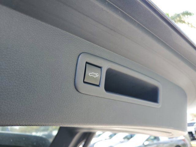 Used 2023 Toyota Highlander XLE image 10