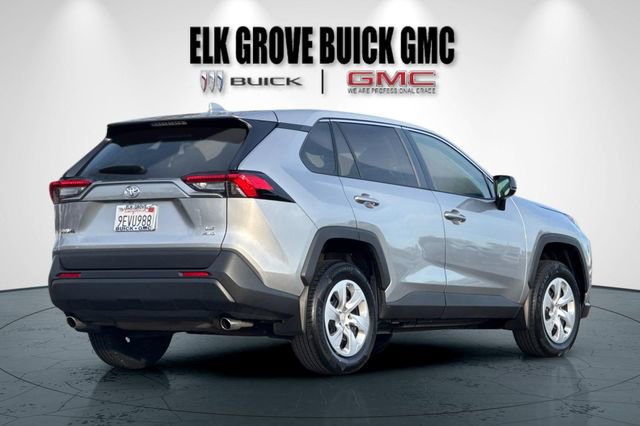 Used 2023 Toyota RAV4 LE image 4