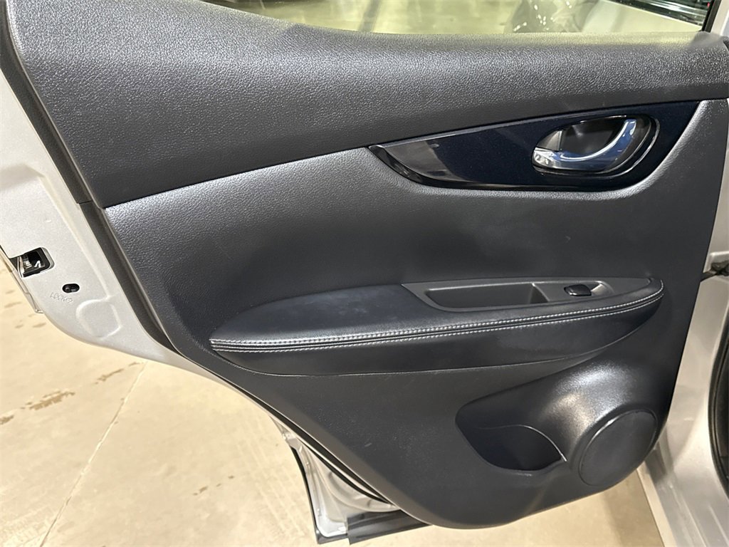 Used 2017 Nissan Rogue Sport SV image 10