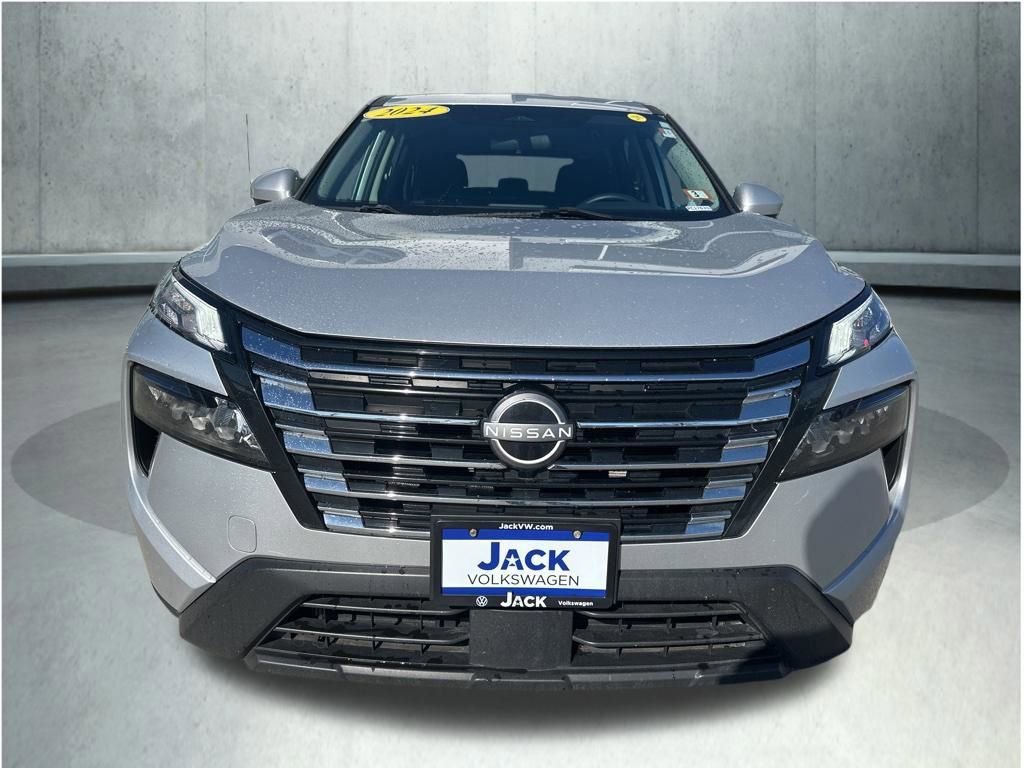 Used 2024 Nissan Rogue SV image 10