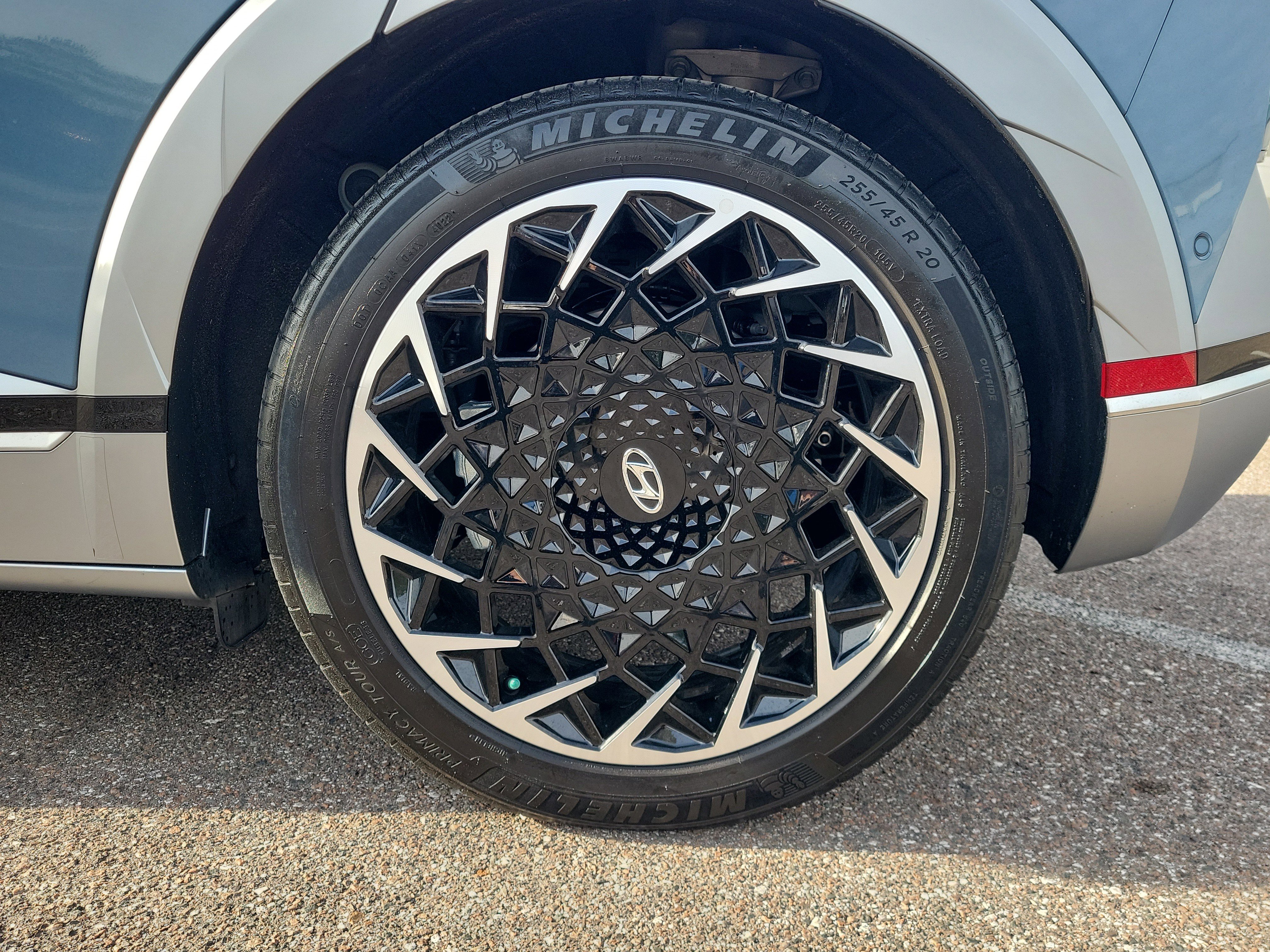 Certified 2023 Hyundai Ioniq 5 Limited w/ Cargo Package image 5