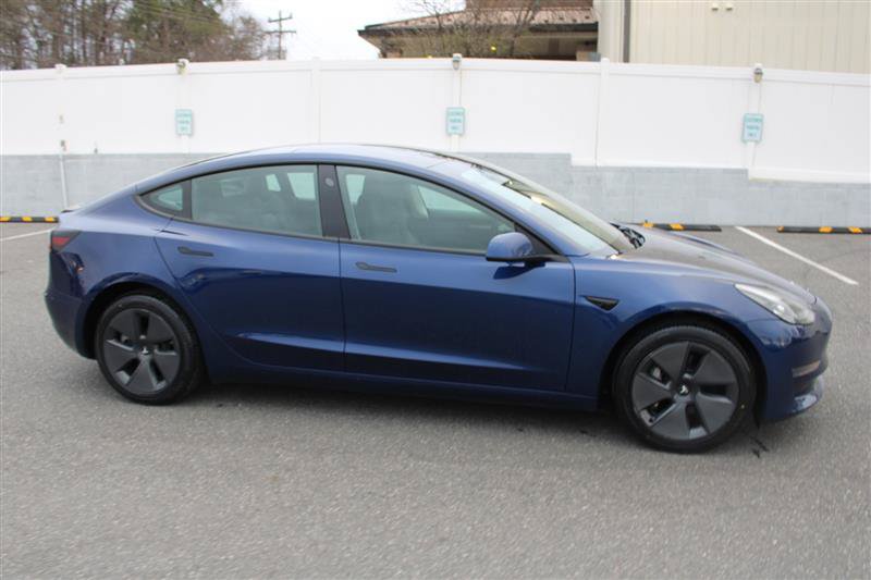 Used 2023 Tesla Model 3 Standard Range RWD image 9