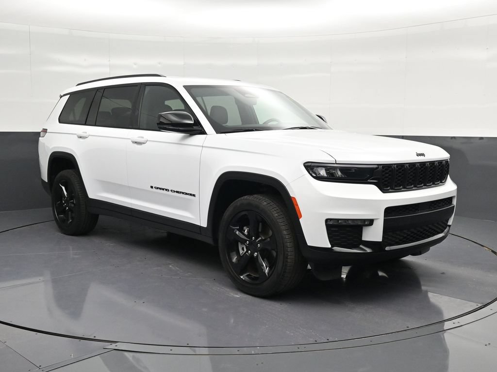 Used 2025 Jeep Grand Cherokee L Limited w/ Black Appearance Package RWD image 5