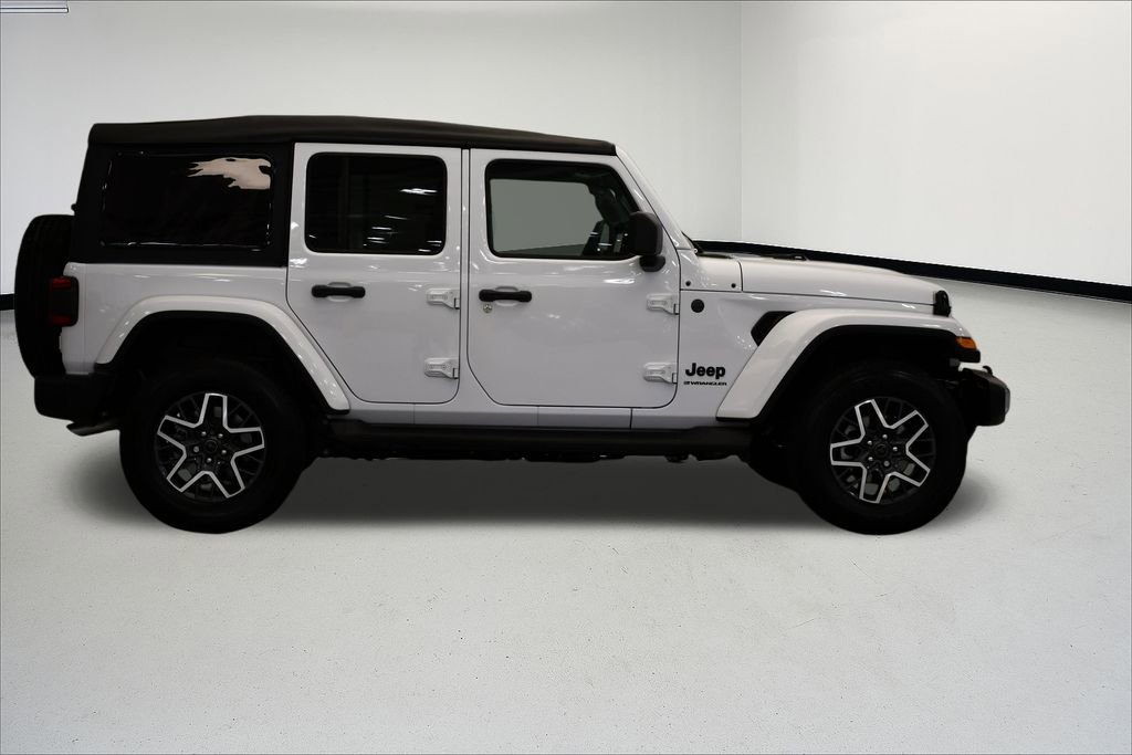 Used 2025 Jeep Wrangler Sahara image 6