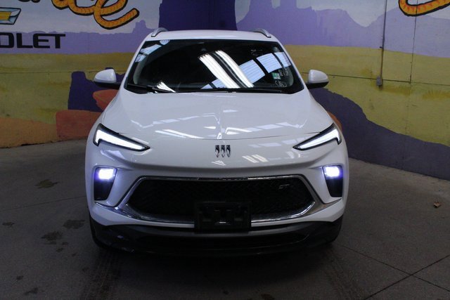 Used 2024 Buick Encore GX Sport Touring image 3