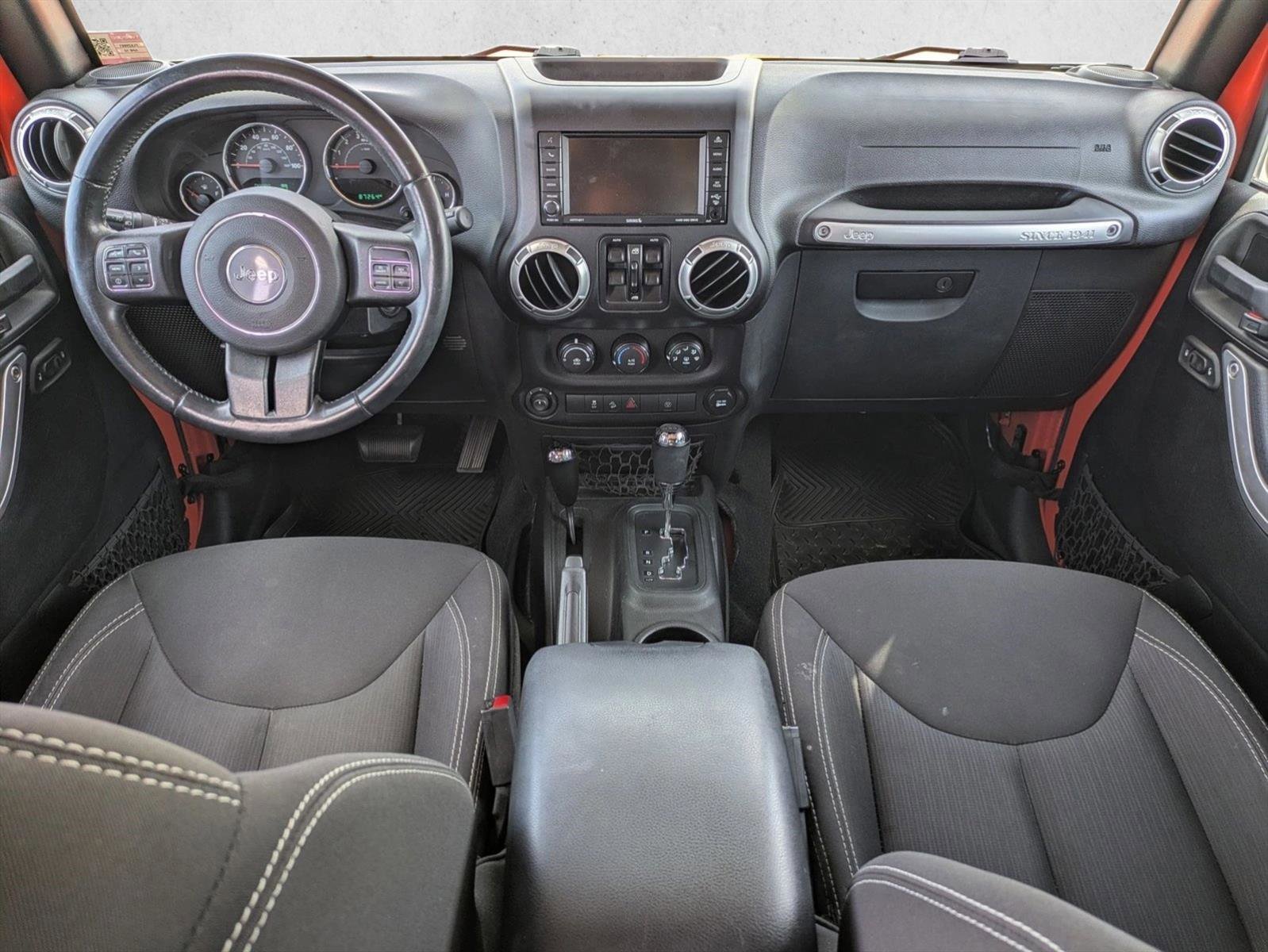 Used 2015 Jeep Wrangler Unlimited Rubicon w/ Connectivity Group AWD/4WD image 15