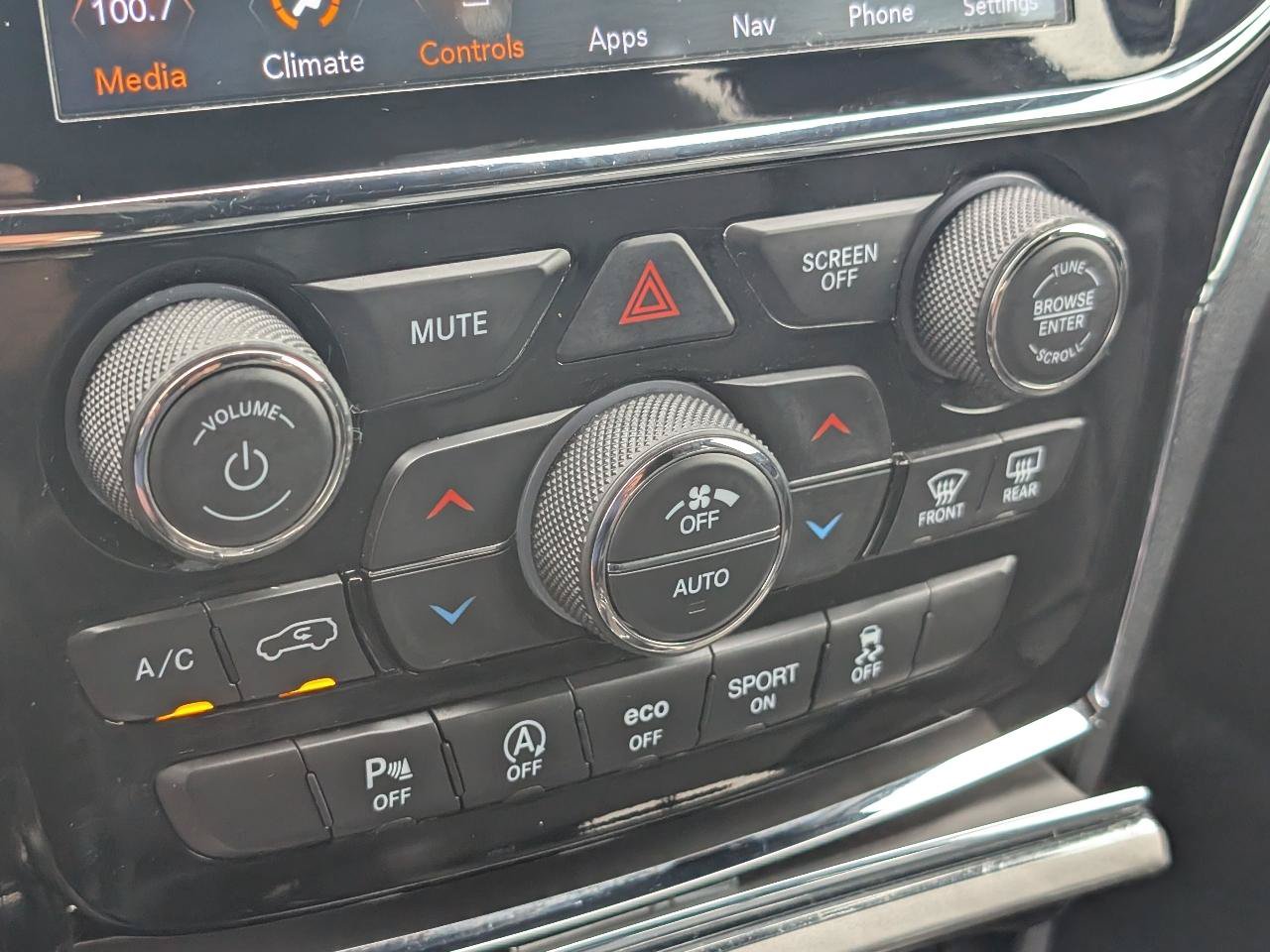 Used 2020 Jeep Grand Cherokee Limited AWD/4WD image 21
