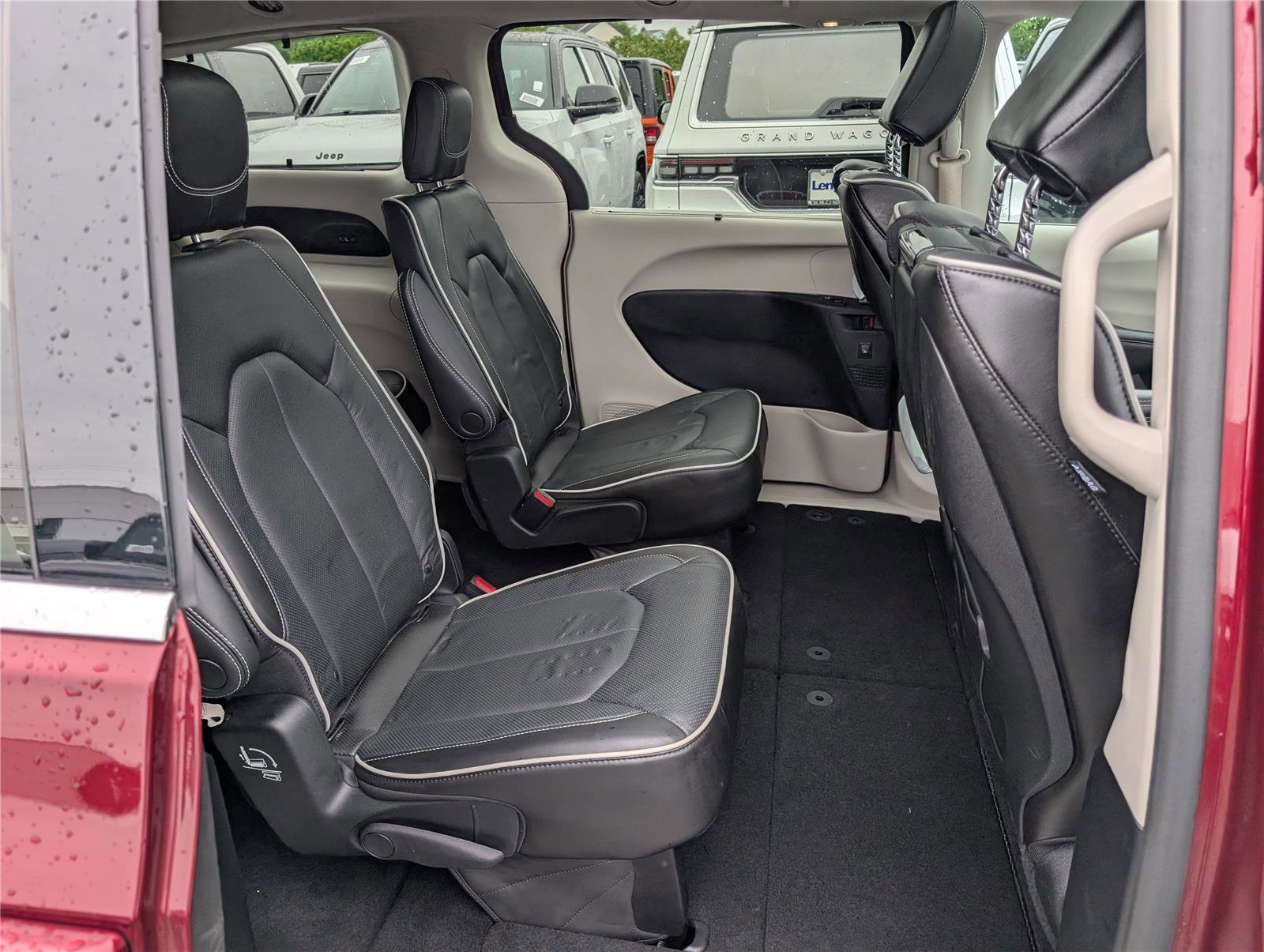 Used 2023 Chrysler Pacifica Limited w/ Uconnect Theater Family Group AWD/4WD image 12