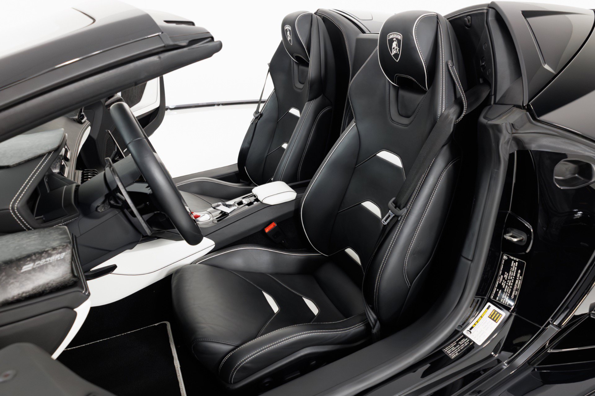 Used 2021 Lamborghini Huracan EVO RWD image 18
