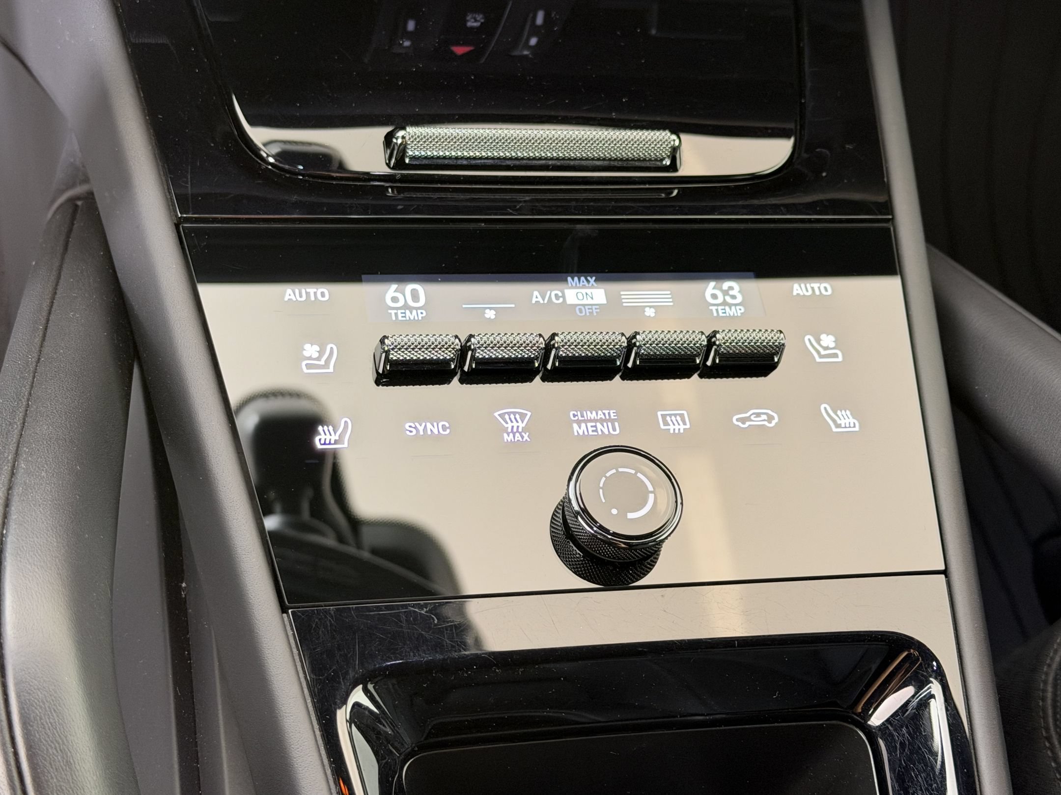 Certified 2024 Porsche Cayenne AWD/4WD image 17