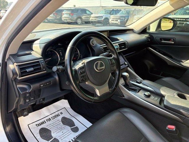 Used 2018 Lexus IS 300 w/ Comfort Package RWD image 3