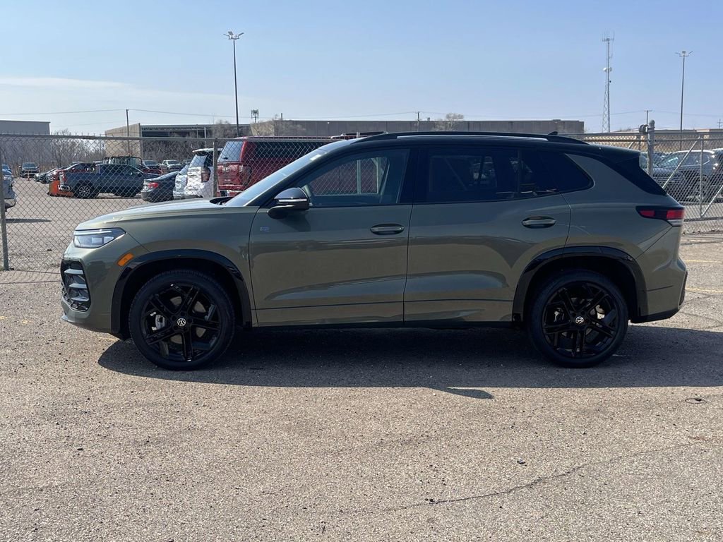 New 2026 Volkswagen Tiguan SE R-Line AWD/4WD image 2