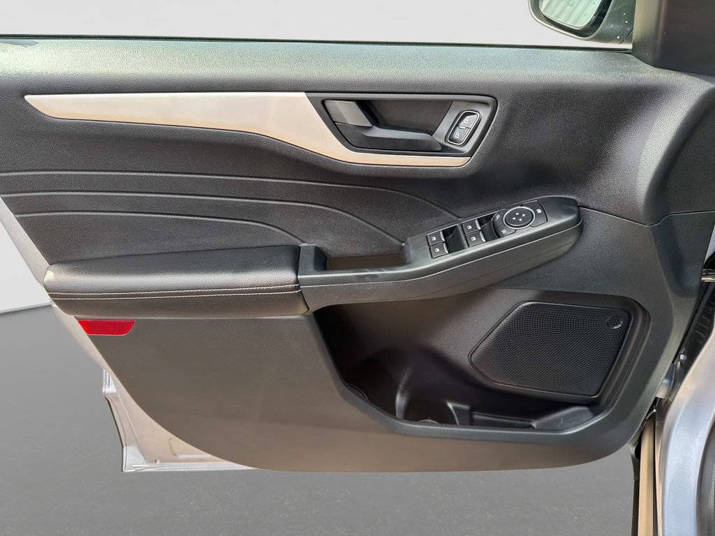 Used 2022 Ford Escape SE w/ Convenience Package FWD image 18