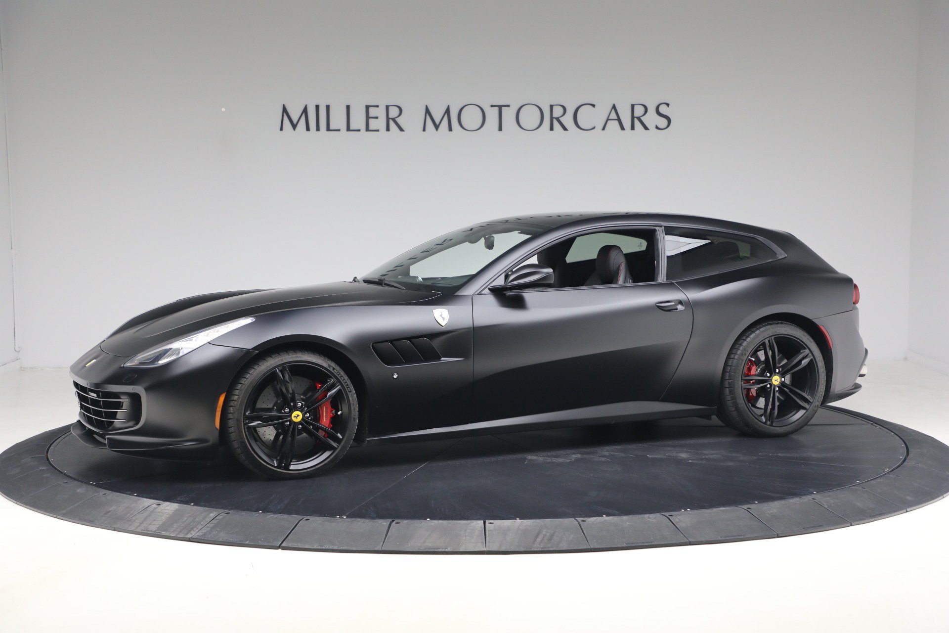 Certified 2018 Ferrari GTC4Lusso AWD/4WD image 3
