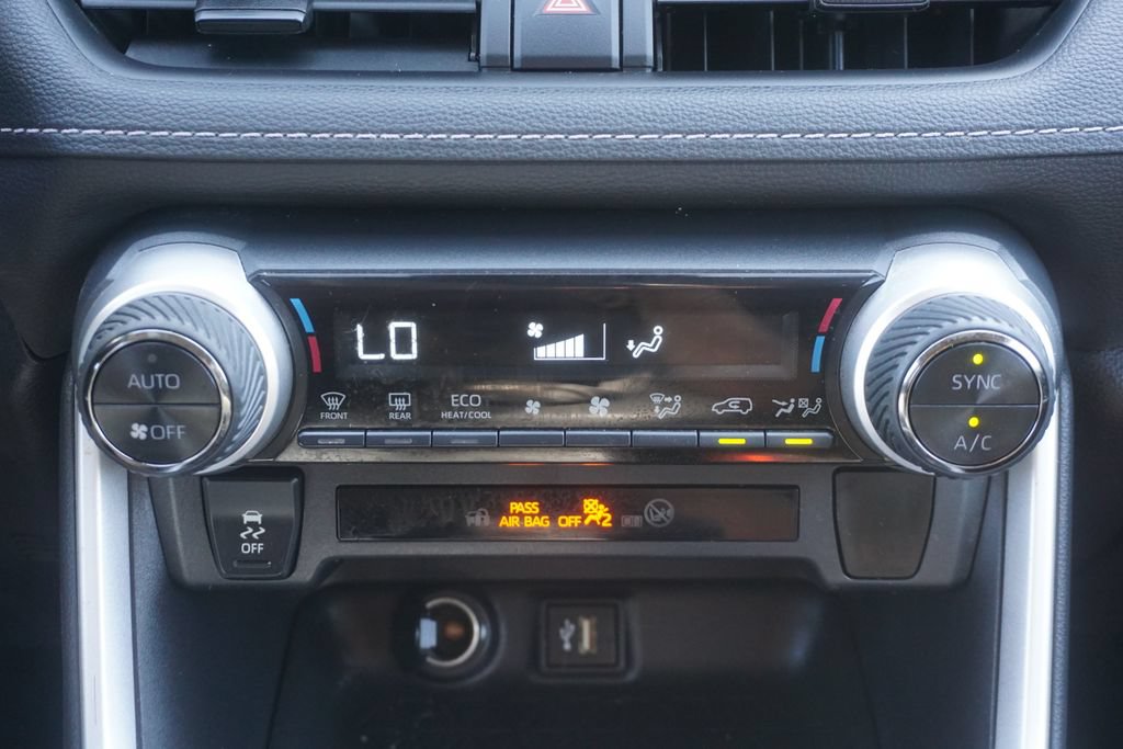 Used 2023 Toyota RAV4 LE AWD/4WD image 11