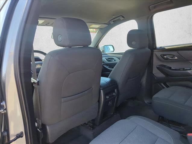 Used 2023 Chevrolet Traverse LT FWD image 16