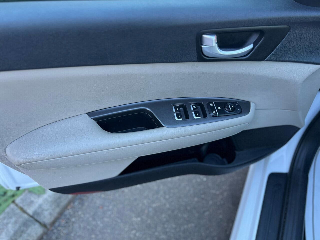 Used 2016 Kia Optima LX w/ Option Group 014 FWD image 19