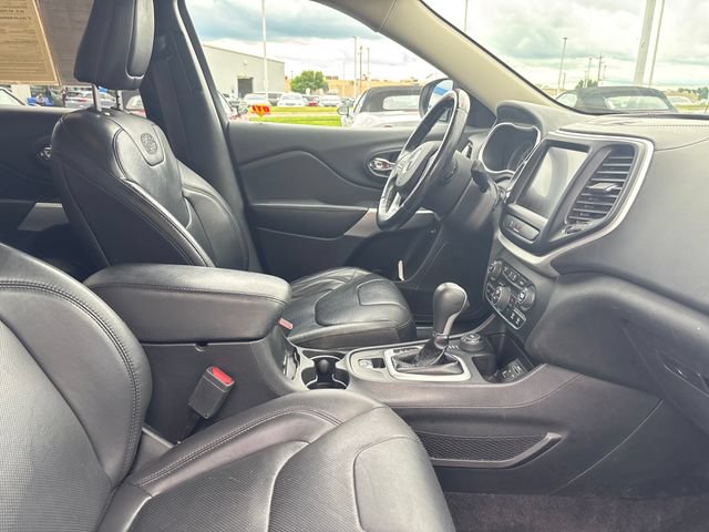 Used 2018 Jeep Cherokee Overland AWD/4WD image 22