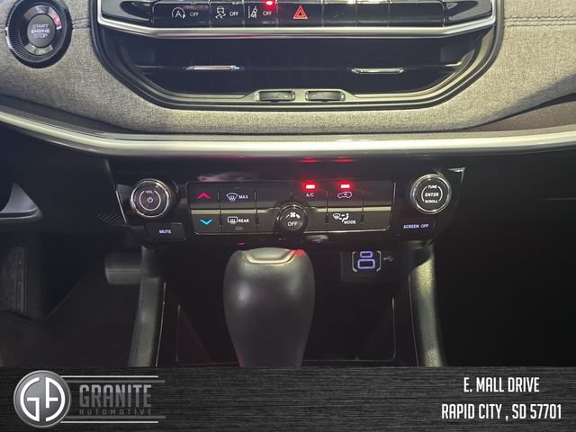 Used 2024 Jeep Compass Latitude AWD/4WD image 19