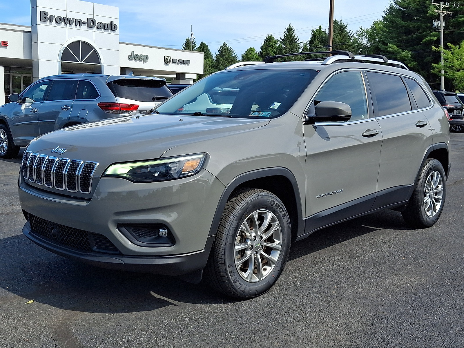 Certified 2021 Jeep Cherokee Latitude Lux w/ Sun & Sound Group AWD/4WD image 1