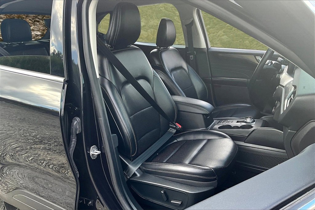 Used 2021 Ford Escape Titanium image 7