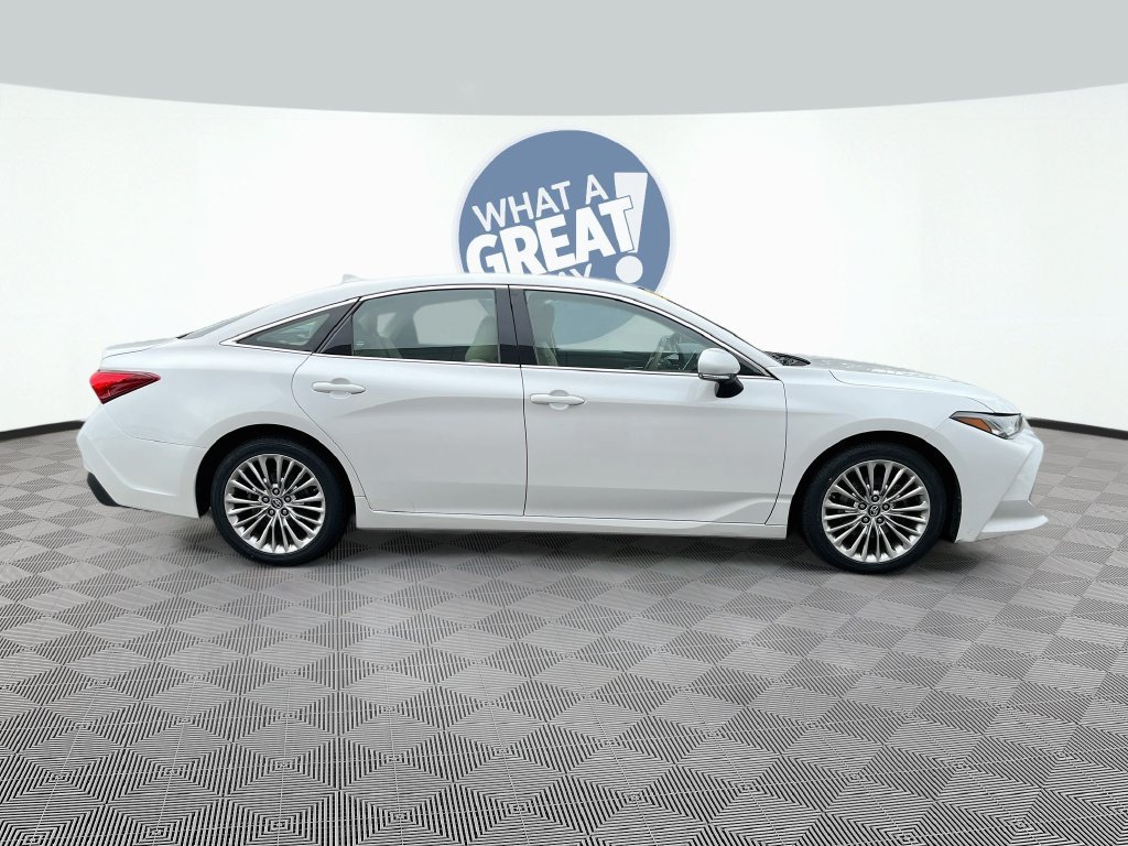 Used 2019 Toyota Avalon Limited w/ Advanced Safety Package FWD image 4
