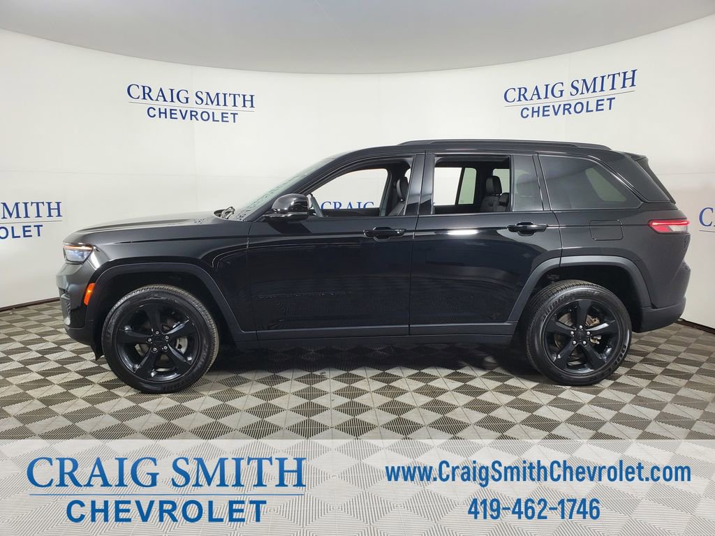 Used 2024 Jeep Grand Cherokee Altitude image 2