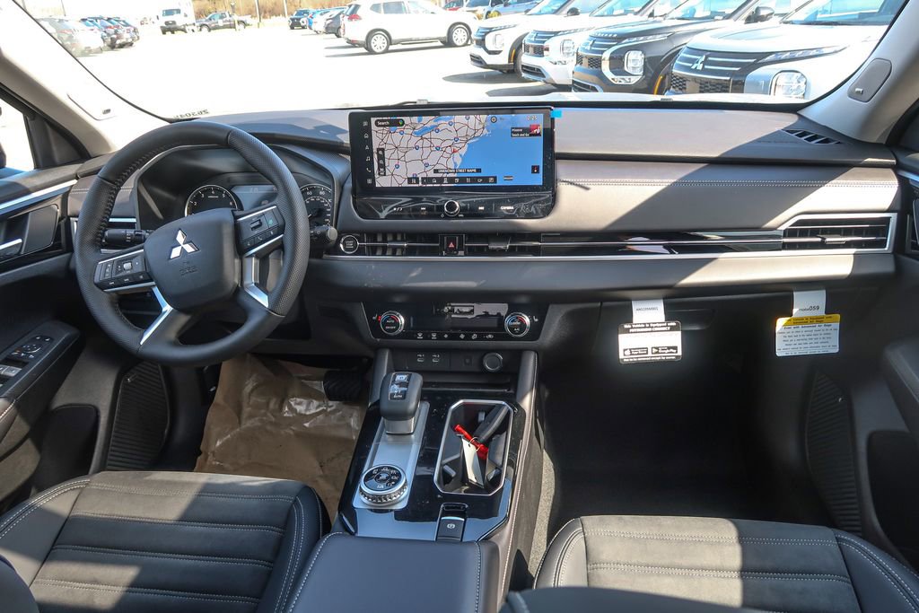 New 2026 Mitsubishi Outlander AWD image 16