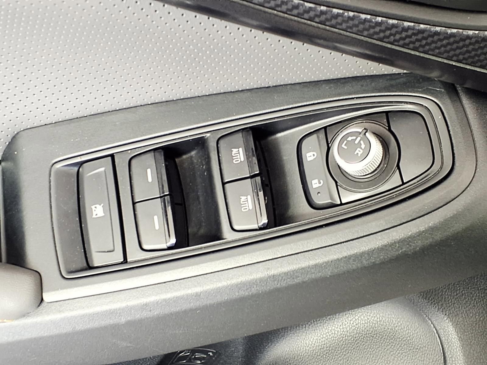 Used 2022 Subaru Crosstrek 2.5i Sport w/ Moonroof Package image 17