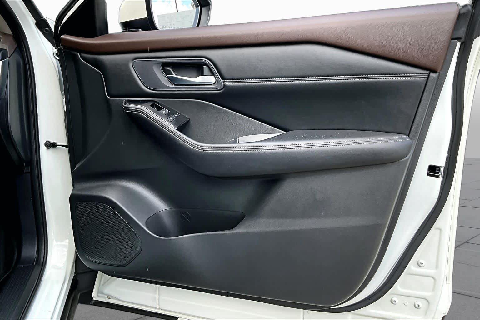 Used 2023 Nissan Rogue SV w/ SV Premium B Package FWD image 23