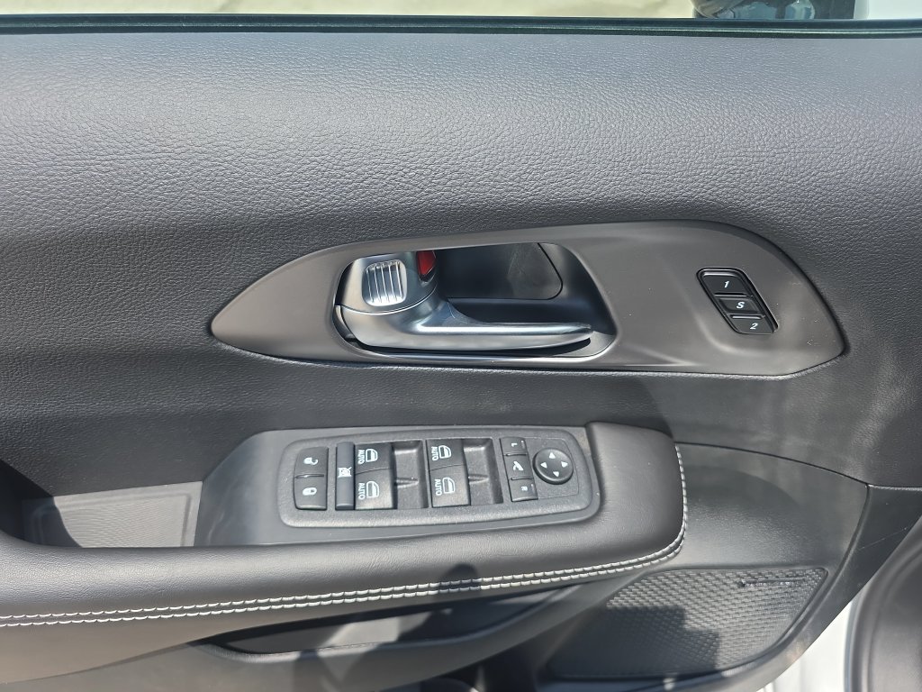 New 2027 Chrysler Pacifica Limited w/ Family Tech Group FWD image 12