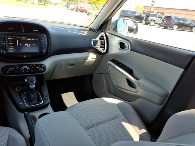 Used 2025 Kia Soul S image 16