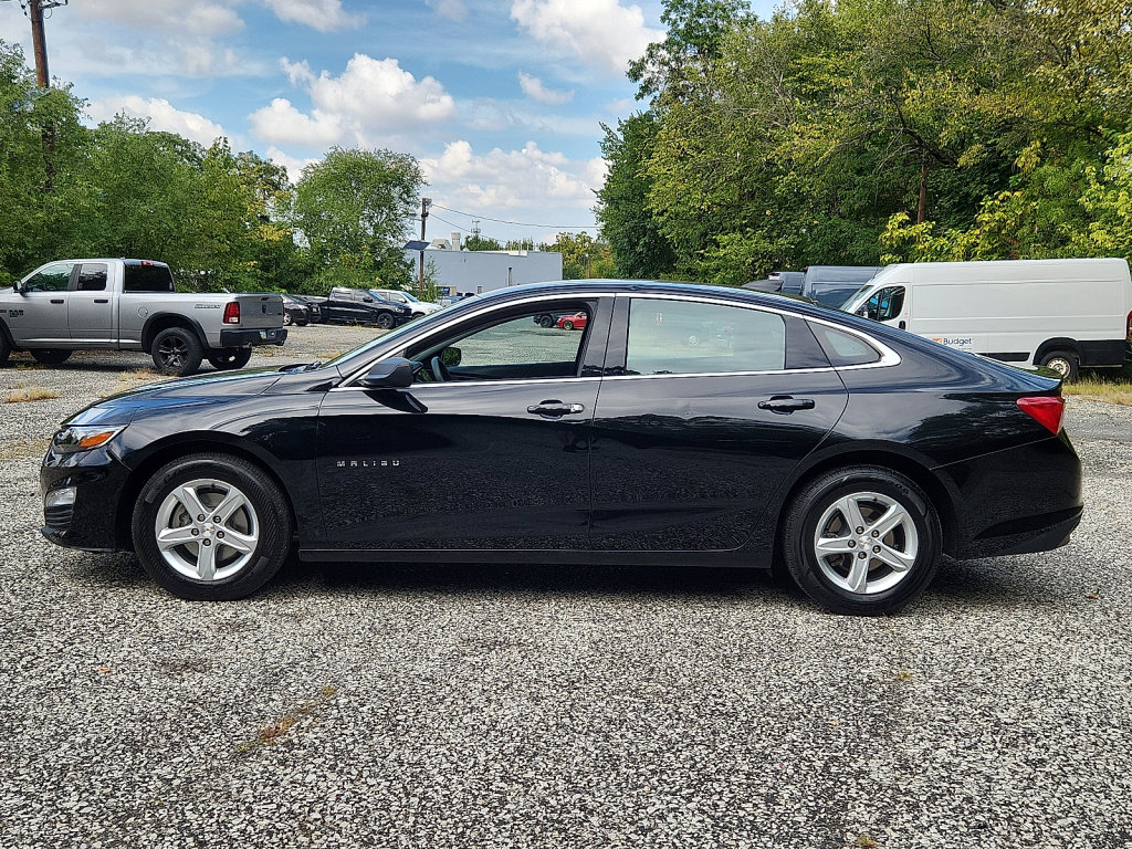 Used 2023 Chevrolet Malibu LS image 2