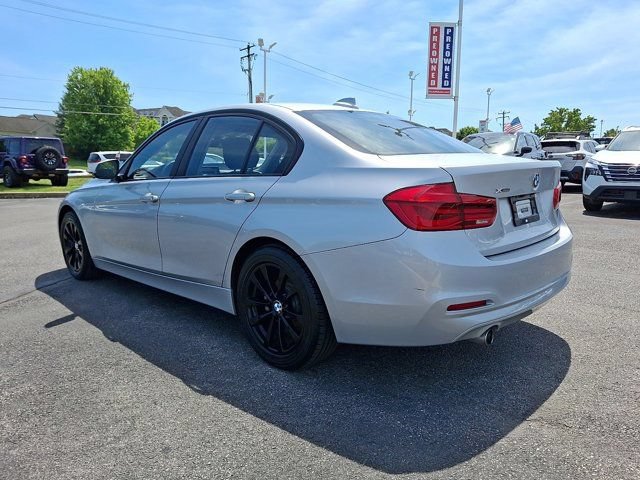 Used 2018 BMW 320i xDrive Sedan w/ Premium Package AWD/4WD image 4