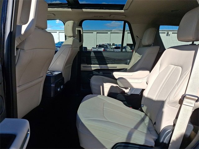 Used 2024 Ford Expedition Platinum image 10