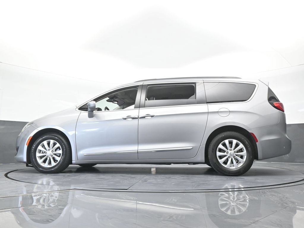 Used 2017 Chrysler Pacifica Touring-L FWD image 57