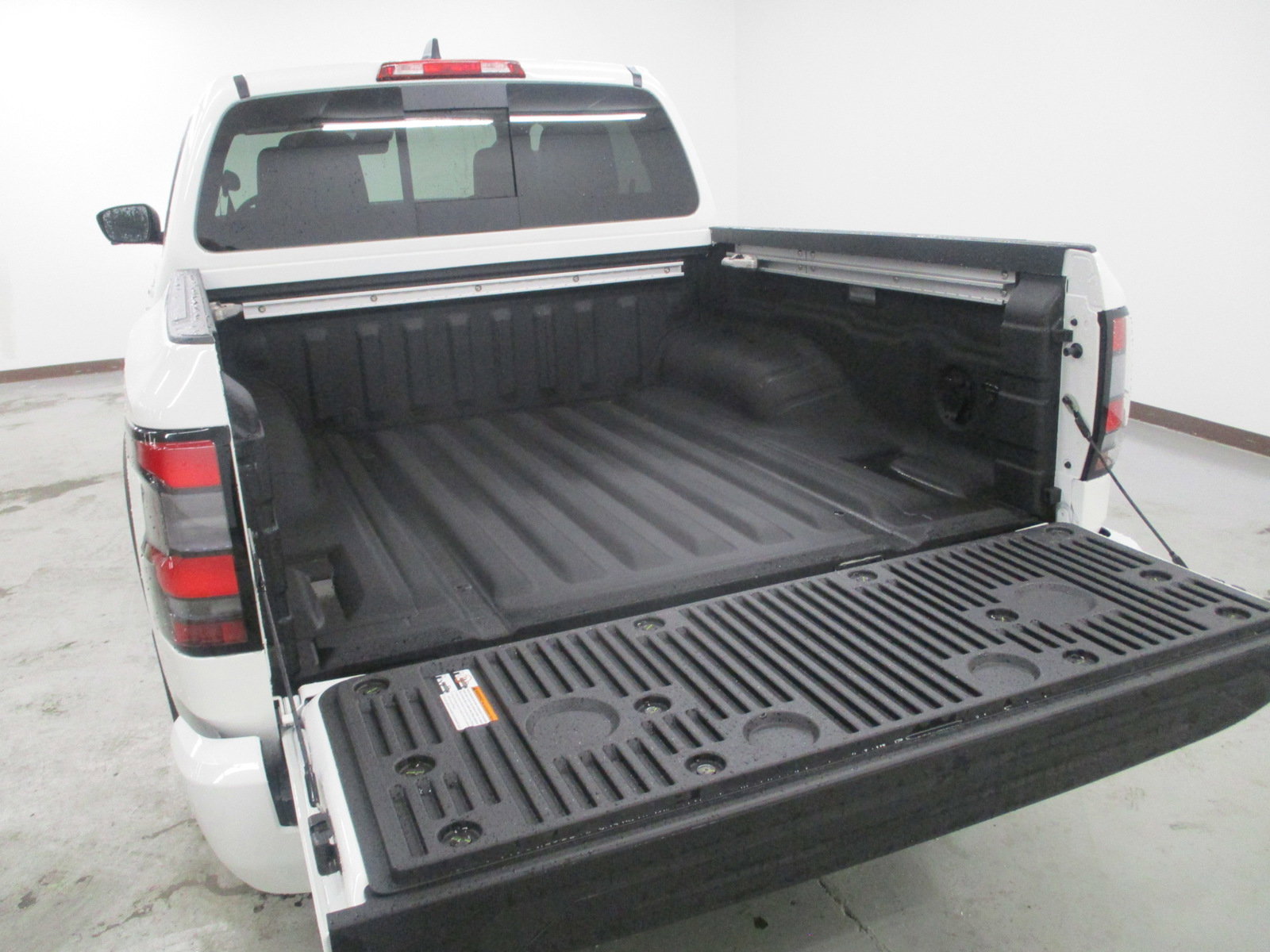 New 2025 Nissan Frontier PRO-4X w/ Pro Premium Package image 15